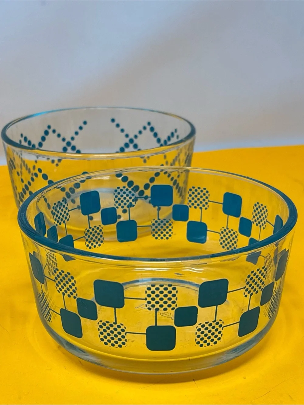4 pc Stack of Vintage PYREX Glass Bowls with Blue and White Geometric Print used - Picture 13 of 16